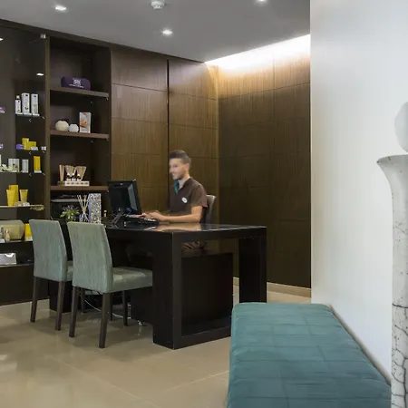 Dom Goncalo & מלון